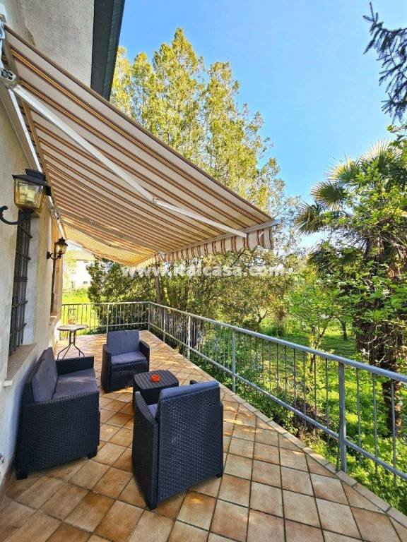 casa indipendente in vendita a Bagnolo San Vito in zona Correggio Micheli