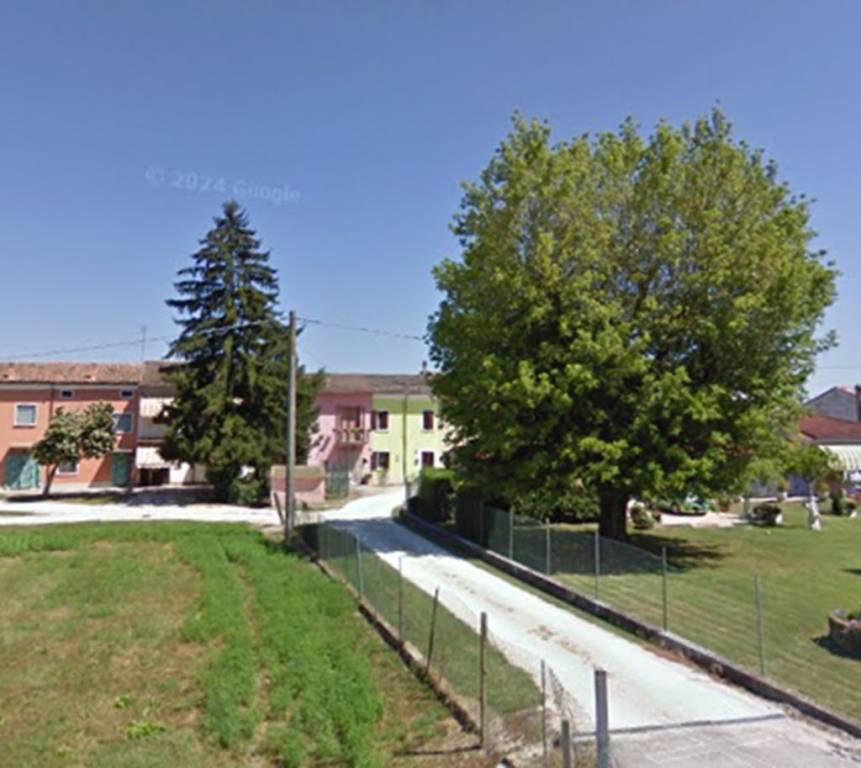 casa indipendente in vendita a Bagnolo San Vito in zona Correggio Micheli