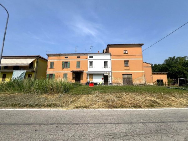 mansarda in vendita a Bagnolo San Vito in zona Correggio Micheli