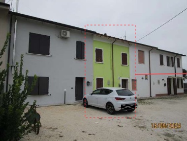 casa indipendente in vendita a Bagnolo San Vito in zona Correggio Micheli