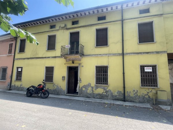 casa indipendente in vendita a Bagnolo San Vito in zona San Nicolò Po