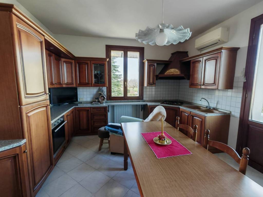 casa indipendente in vendita a Bagnolo San Vito