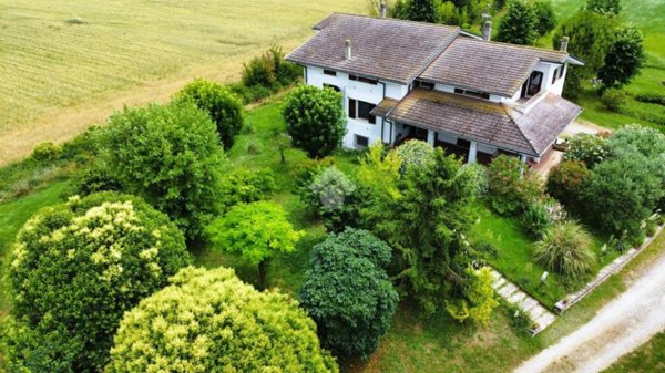 casa indipendente in vendita a Bagnolo San Vito in zona San Biagio
