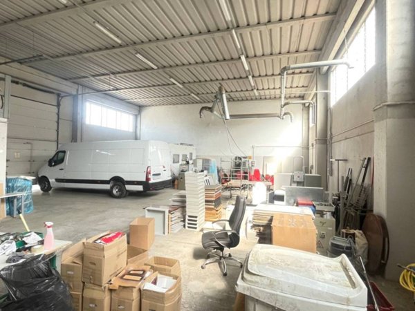 locale commerciale in vendita a Bagnolo San Vito in zona San Biagio