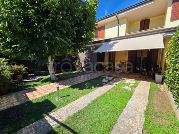 casa indipendente in vendita a Bagnolo San Vito in zona San Biagio