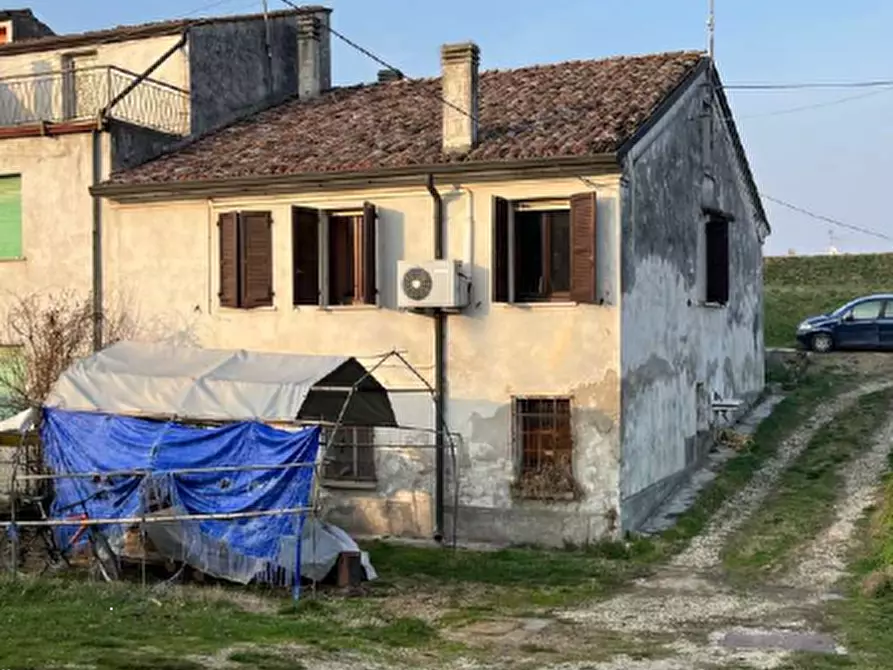 casa indipendente in vendita a Bagnolo San Vito in zona Correggio Micheli