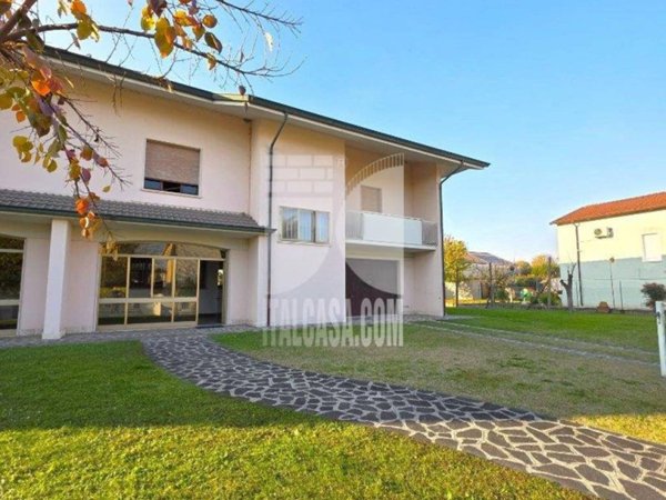 casa indipendente in vendita a Bagnolo San Vito in zona San Biagio