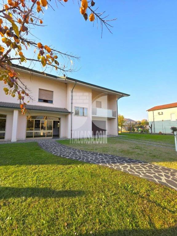 casa indipendente in vendita a Bagnolo San Vito in zona San Biagio