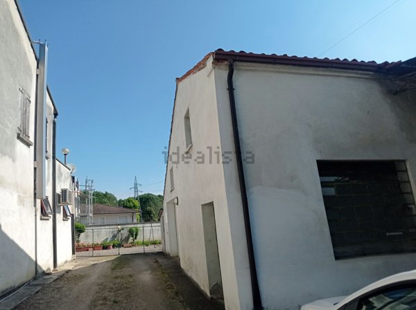 capannone in vendita a Bagnolo San Vito