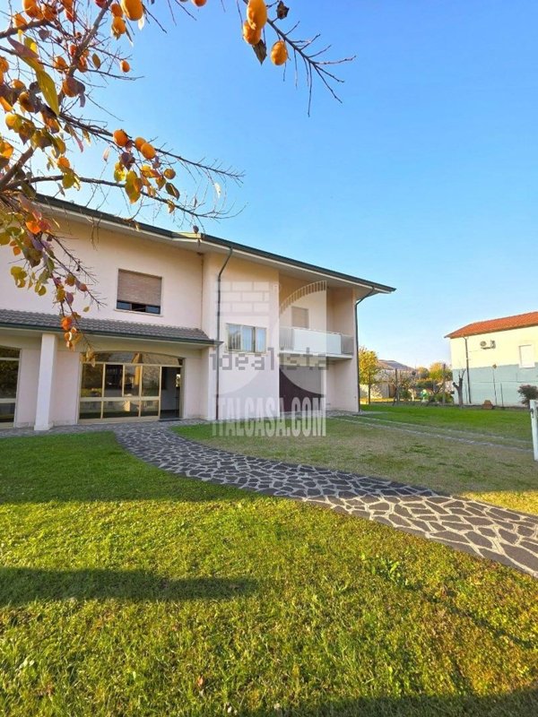 casa indipendente in vendita a Bagnolo San Vito in zona San Biagio