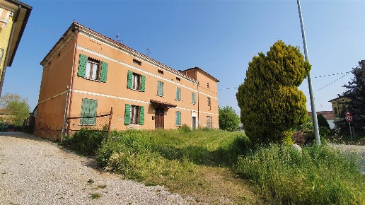 casa indipendente in vendita a Bagnolo San Vito in zona Correggio Micheli