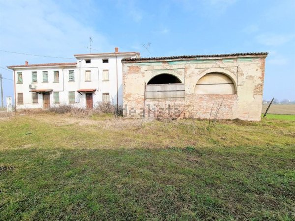 appartamento in vendita a Bagnolo San Vito in zona Correggio Micheli