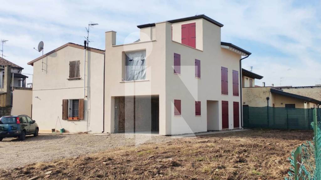 casa indipendente in vendita a Bagnolo San Vito in zona San Biagio