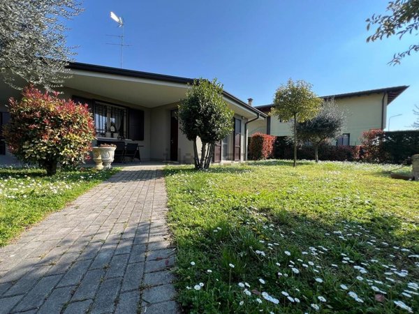 casa indipendente in vendita a Bagnolo San Vito