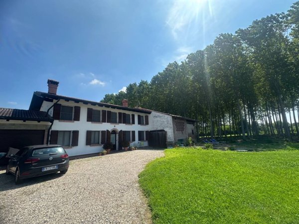 casa indipendente in vendita a Bagnolo San Vito in zona San Biagio