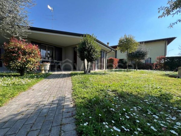 casa indipendente in vendita a Bagnolo San Vito in zona San Biagio