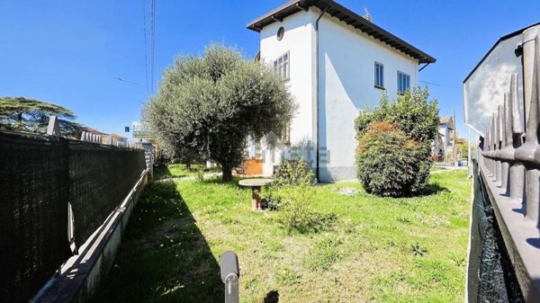 casa indipendente in vendita a Bagnolo San Vito in zona San Biagio