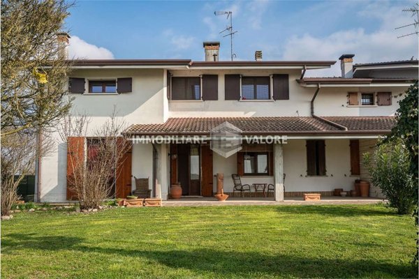 appartamento in vendita a Bagnolo San Vito in zona San Giacomo Po