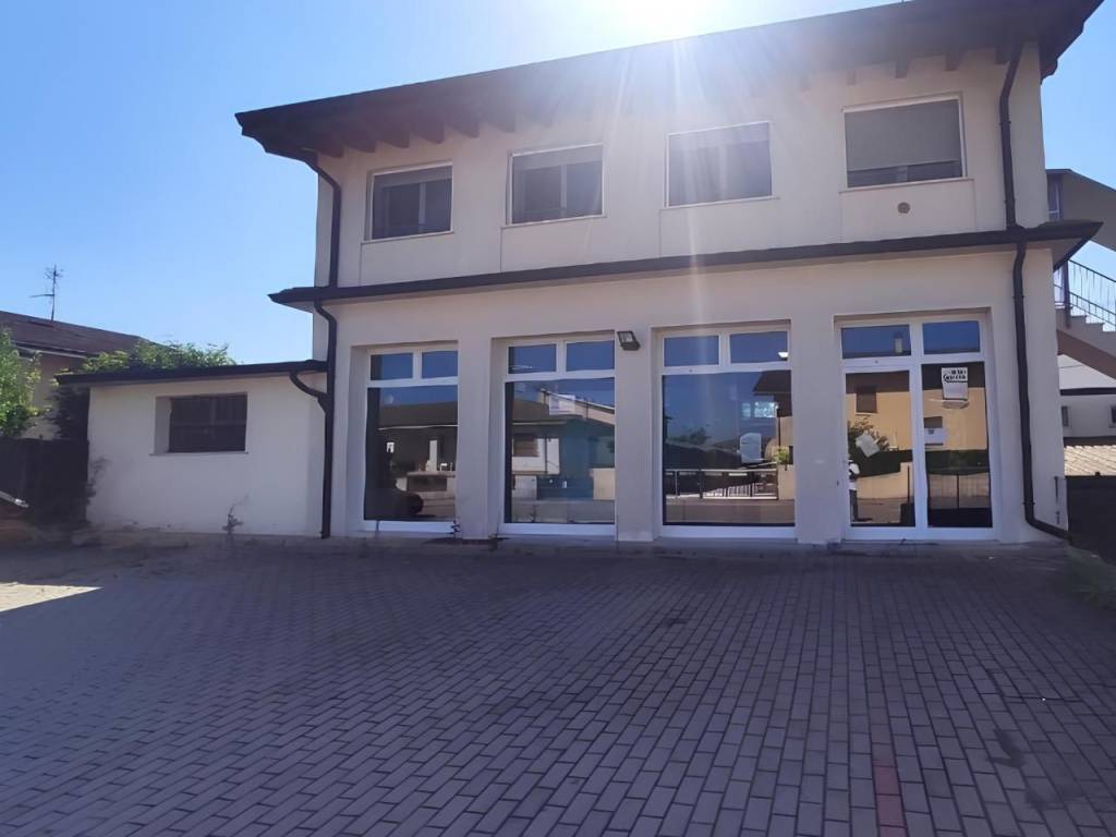 negozio in vendita a Bagnolo San Vito in zona San Biagio