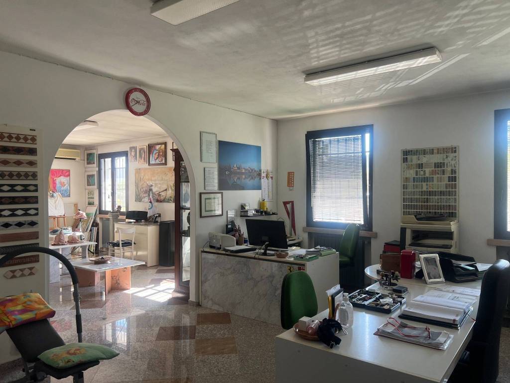 locale commerciale in vendita a Bagnolo San Vito