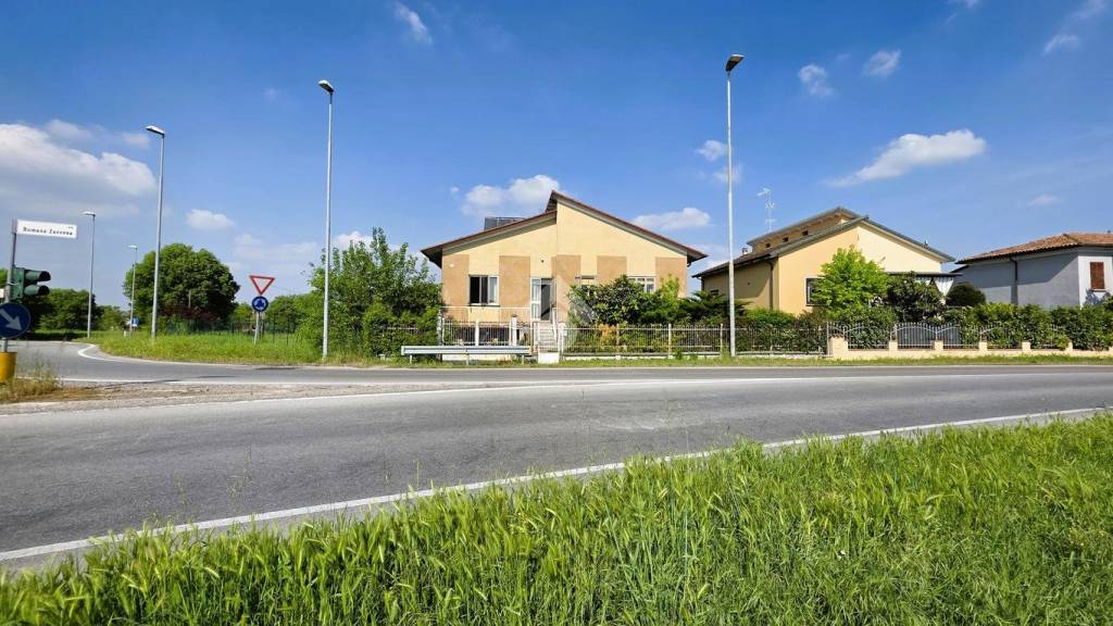 casa indipendente in vendita a Bagnolo San Vito in zona San Biagio