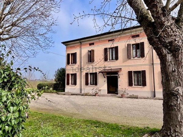 casa indipendente in vendita a Bagnolo San Vito in zona San Biagio