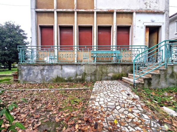 casa indipendente in vendita a Bagnolo San Vito in zona San Biagio