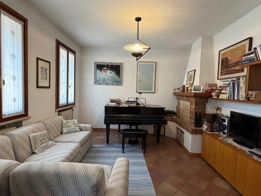 casa indipendente in vendita a Bagnolo San Vito in zona San Biagio