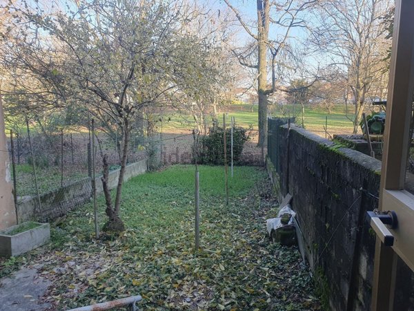 appartamento in vendita a Bagnolo San Vito in zona Correggio Micheli