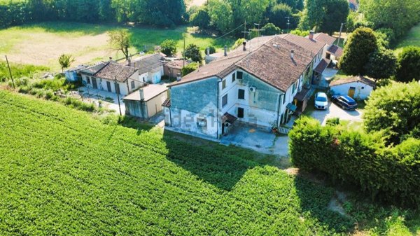 appartamento in vendita a Bagnolo San Vito in zona Correggio Micheli