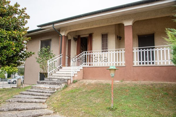 casa indipendente in vendita a Bagnolo San Vito in zona San Biagio