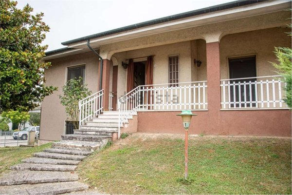 casa indipendente in vendita a Bagnolo San Vito in zona San Biagio
