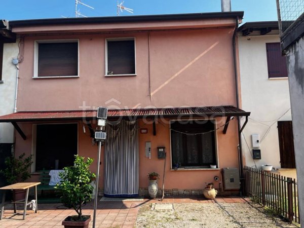 casa indipendente in vendita a Bagnolo San Vito in zona San Biagio