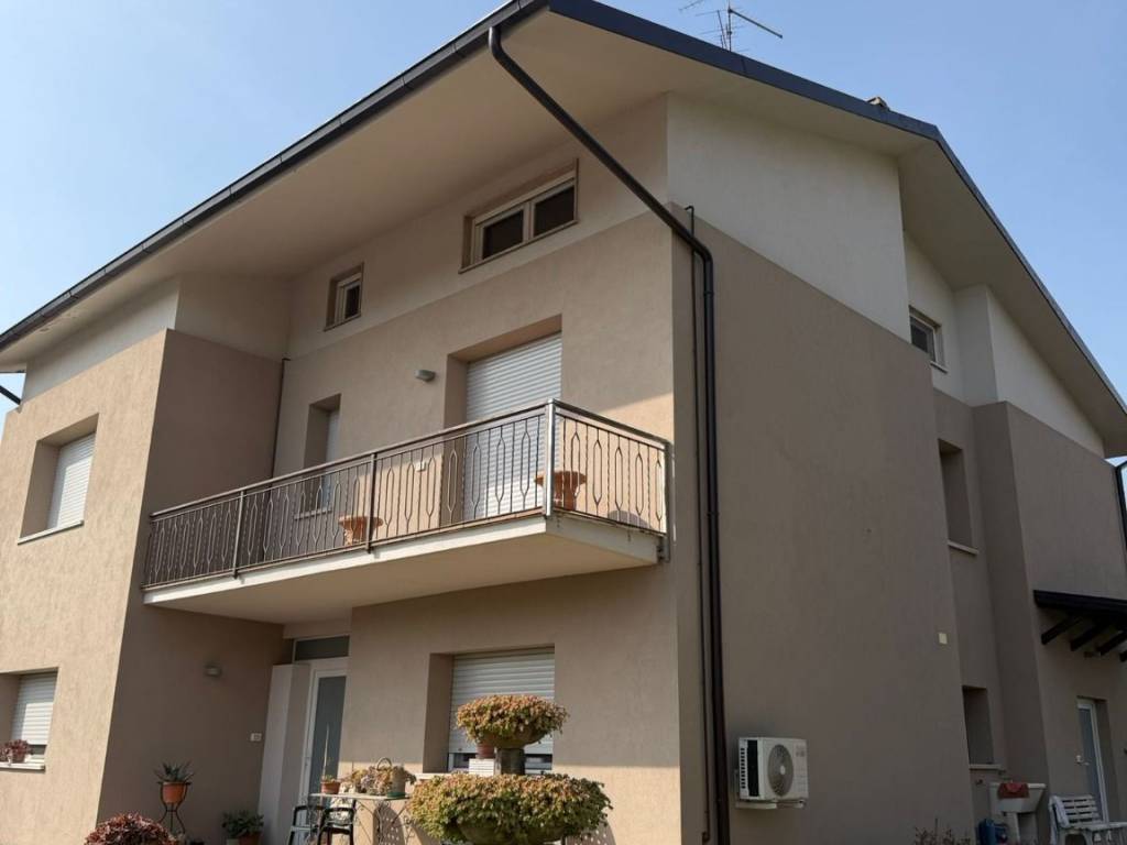 casa indipendente in vendita a Bagnolo San Vito in zona San Biagio