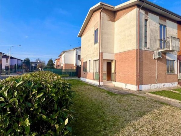 casa indipendente in vendita a Bozzolo