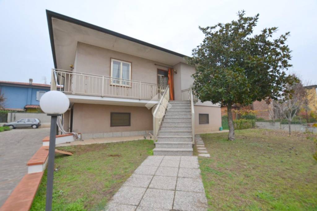 casa indipendente in vendita a Canneto sull'Oglio