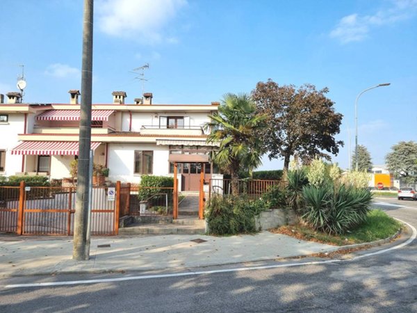 casa indipendente in vendita a Canneto sull'Oglio