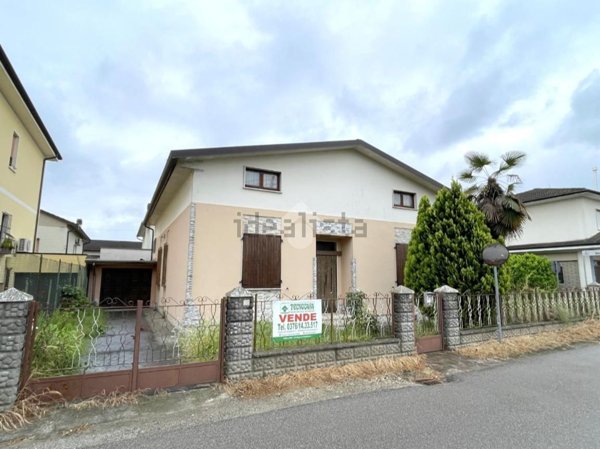 casa indipendente in vendita a Canneto sull'Oglio