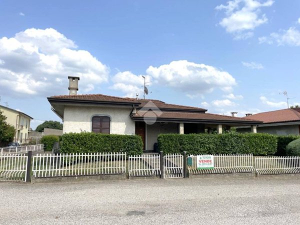 casa indipendente in vendita a Canneto sull'Oglio