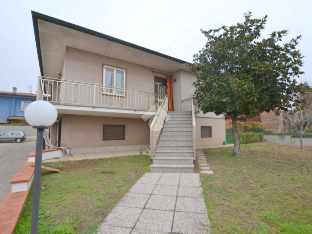 casa indipendente in vendita a Canneto sull'Oglio