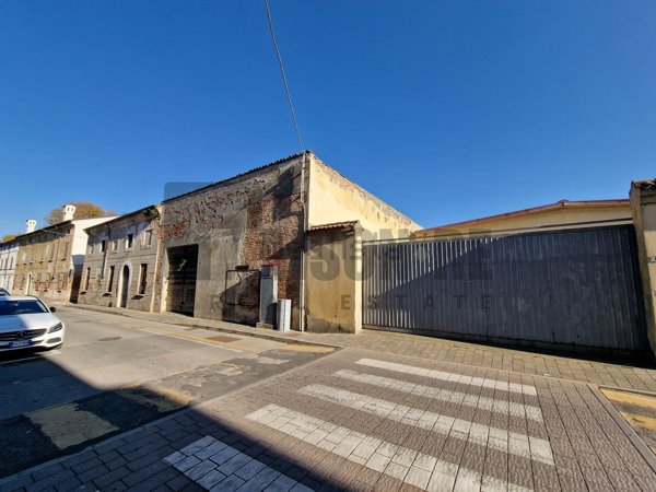 locale di sgombero in vendita a Canneto sull'Oglio