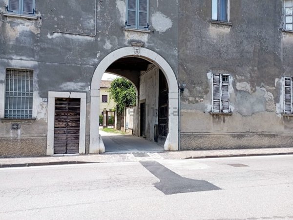 esavano in vendita a Canneto sull'Oglio