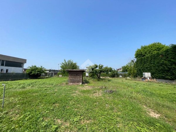 terreno edificabile in vendita a Canneto sull'Oglio