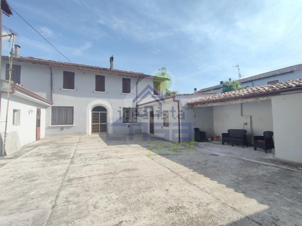 casa indipendente in vendita a Canneto sull'Oglio