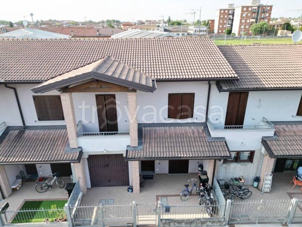 casa indipendente in vendita a Canneto sull'Oglio