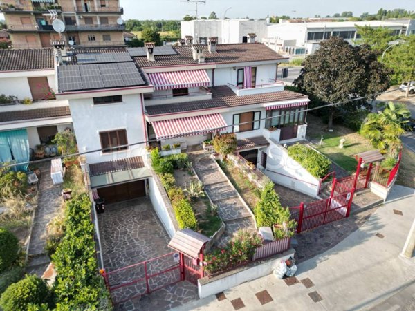casa indipendente in vendita a Canneto sull'Oglio