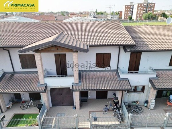 casa indipendente in vendita a Canneto sull'Oglio