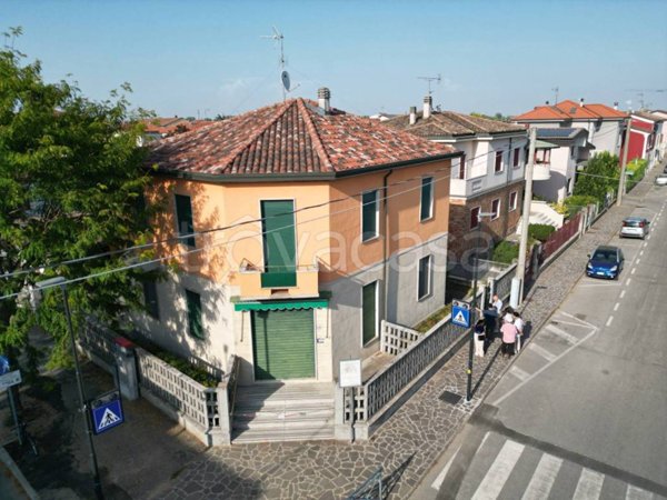casa indipendente in vendita a Canneto sull'Oglio