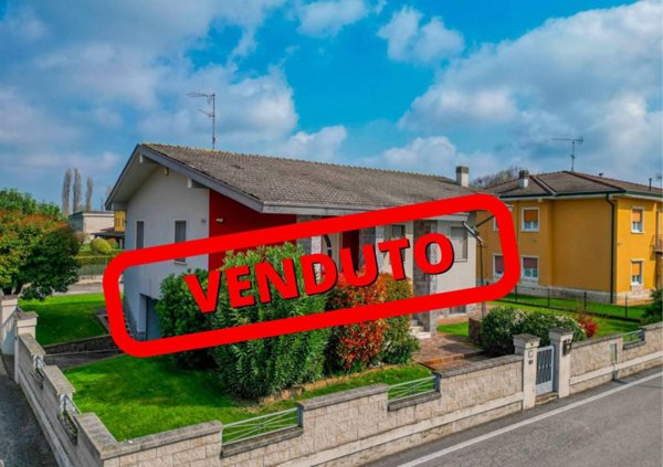 casa indipendente in vendita a Casalmoro