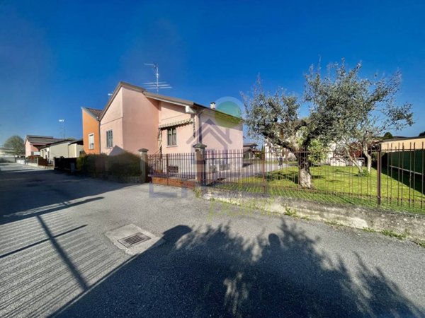 casa indipendente in vendita a Casalmoro